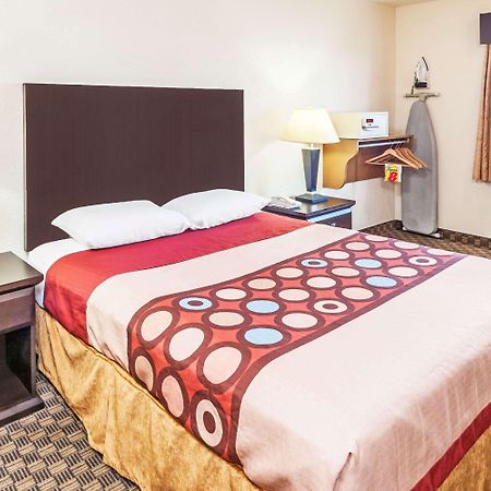 Super 8 By Wyndham Calgary/Airport Hotell Exteriör bild