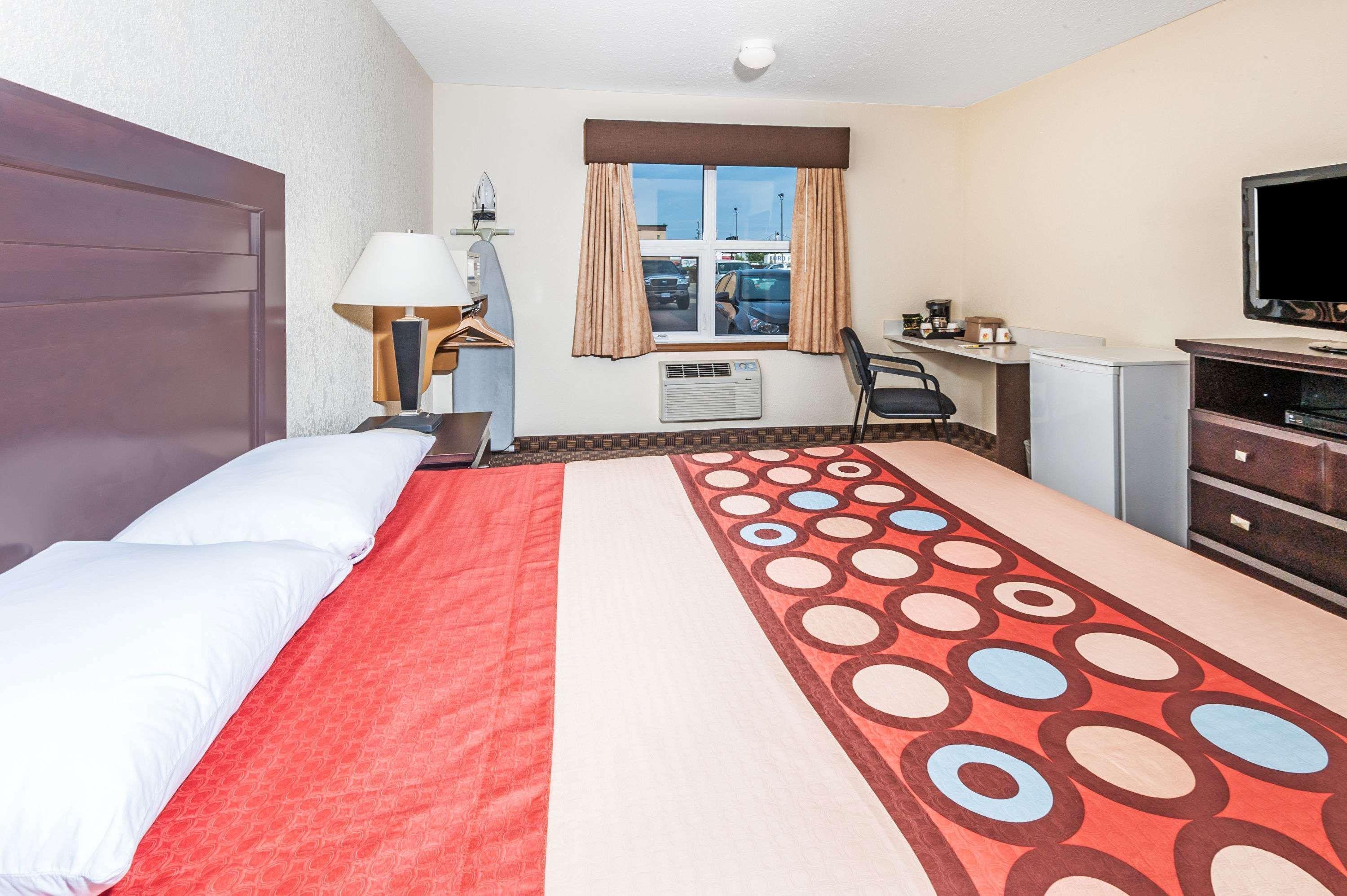 Super 8 By Wyndham Calgary/Airport Hotell Exteriör bild